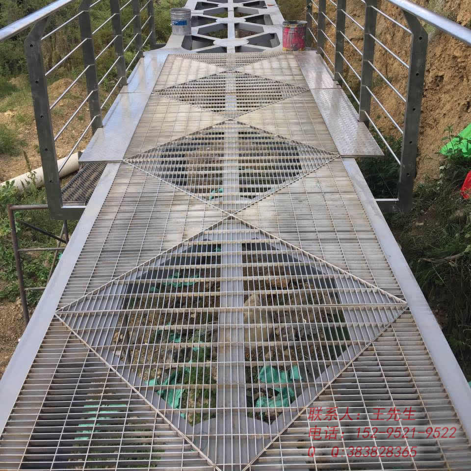 Grille combinée triangulaire non standard d'ingénierie
