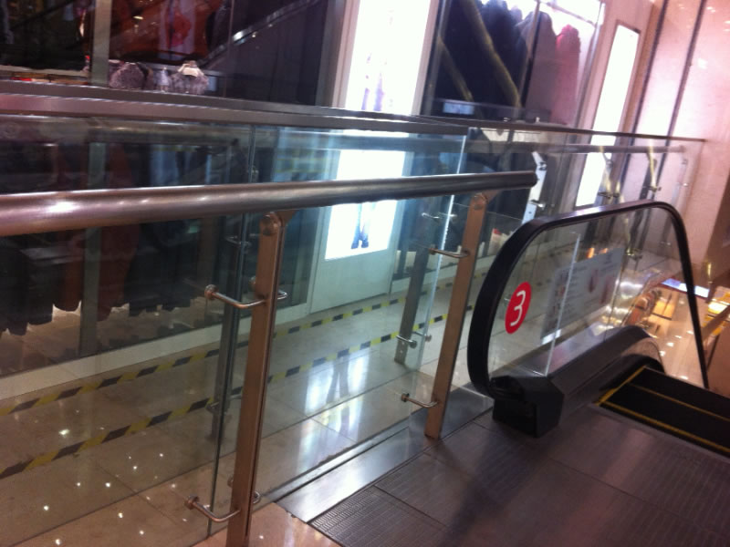 Colonne en acier inoxydable pour balustrade en verre en acier inoxydable, Place Wanda, Taizhou