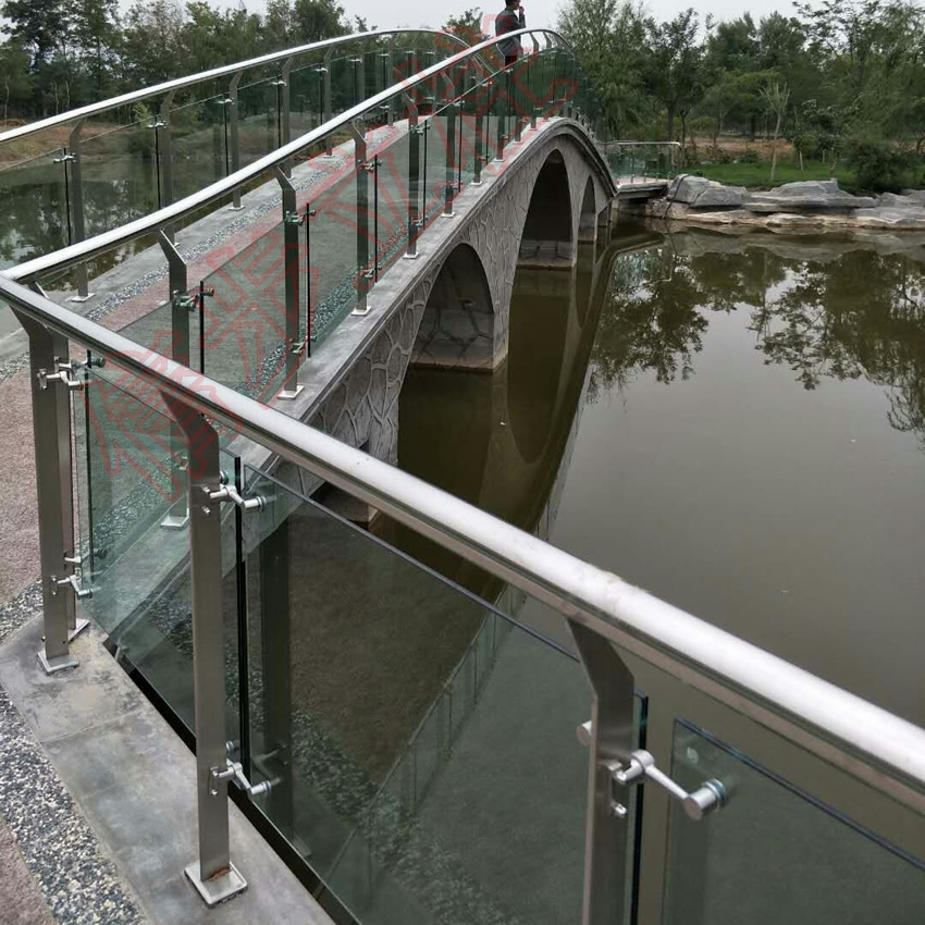 Weifang Beichen Oasis Wetland Park pont balustrade colonne sélectionnée colonne en acier inoxydable sinstep