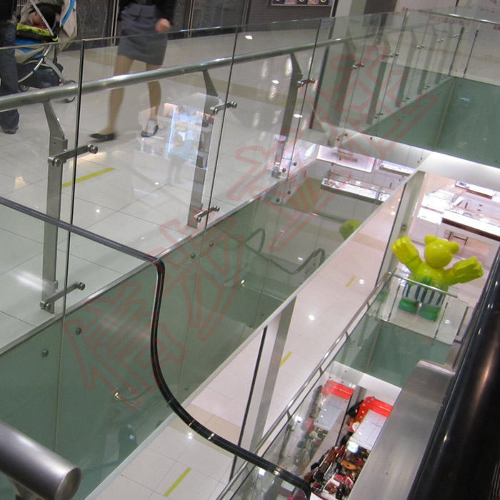 Poteau en acier inoxydable de pas à pas pour balustrade en verre de bâtiment de grand magasin d'ensoleillement