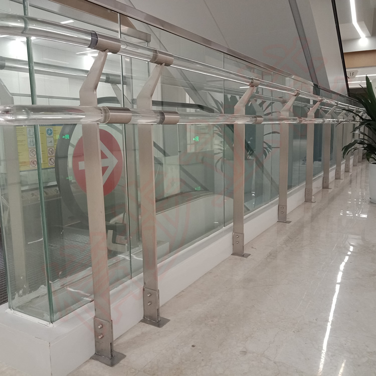 Les colonnes en acier inoxydable de Stepping assurent la sécurité de la nouvelle balustrade creuse du Sud de l'hôpital populaire de Taizhou