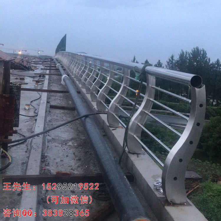 Colonne d'acier inoxydable de Stepping pour la balustrade de pont en acier inoxydable de grande vitesse de Deqing wukang