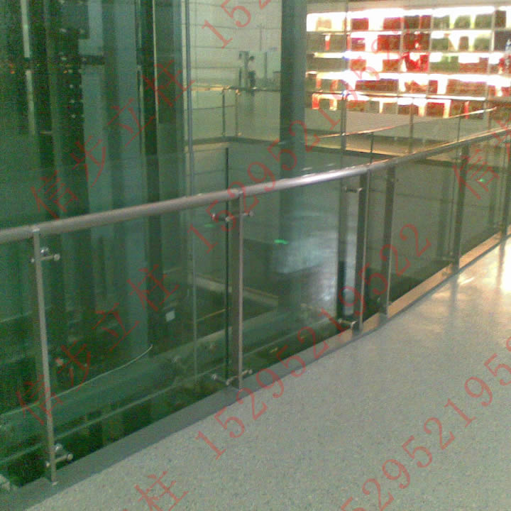Yangzhou Taizhou Airport sélectionnez les poteaux en verre en acier inoxydable en acier inoxydable durable et sans rouille