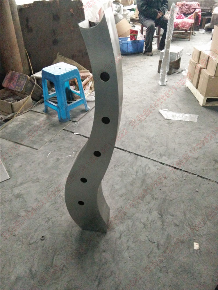Colonne de boîte à lumière de pont en acier inoxydable S - arc colonne